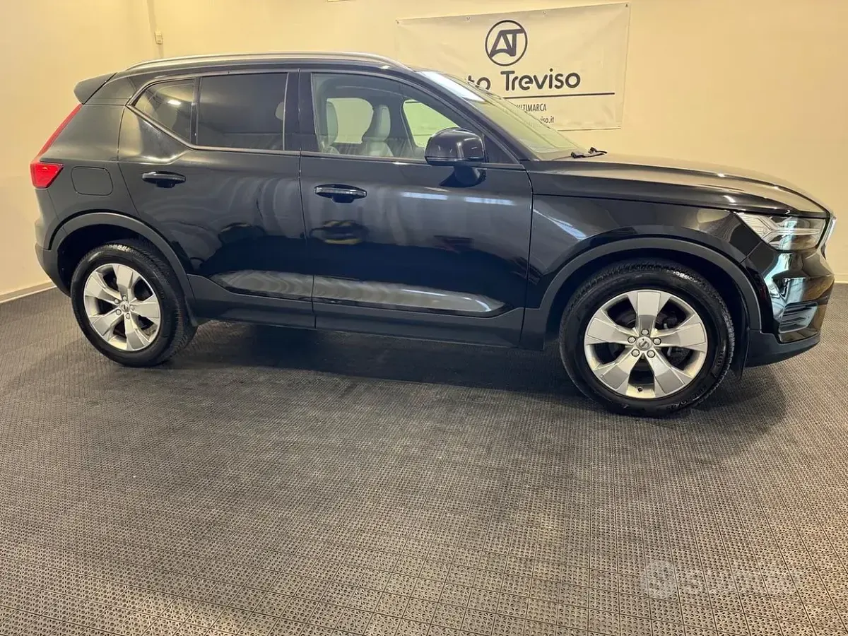 Usata Volvo XC40 Momentum 150 CV (110 kW) 2019 Nero SUV