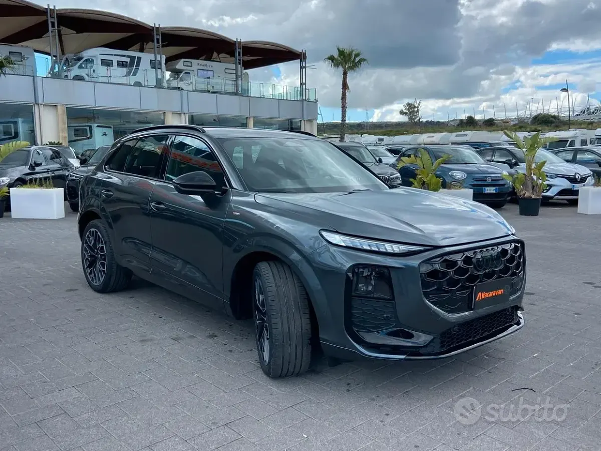 Nuova Audi Q3 S-Line 150 CV (110 kW) 2026 Grigio SUV