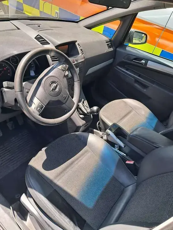 Usata Opel Zafira Club 94 CV (69 kW) 2007 Argento Monovolume