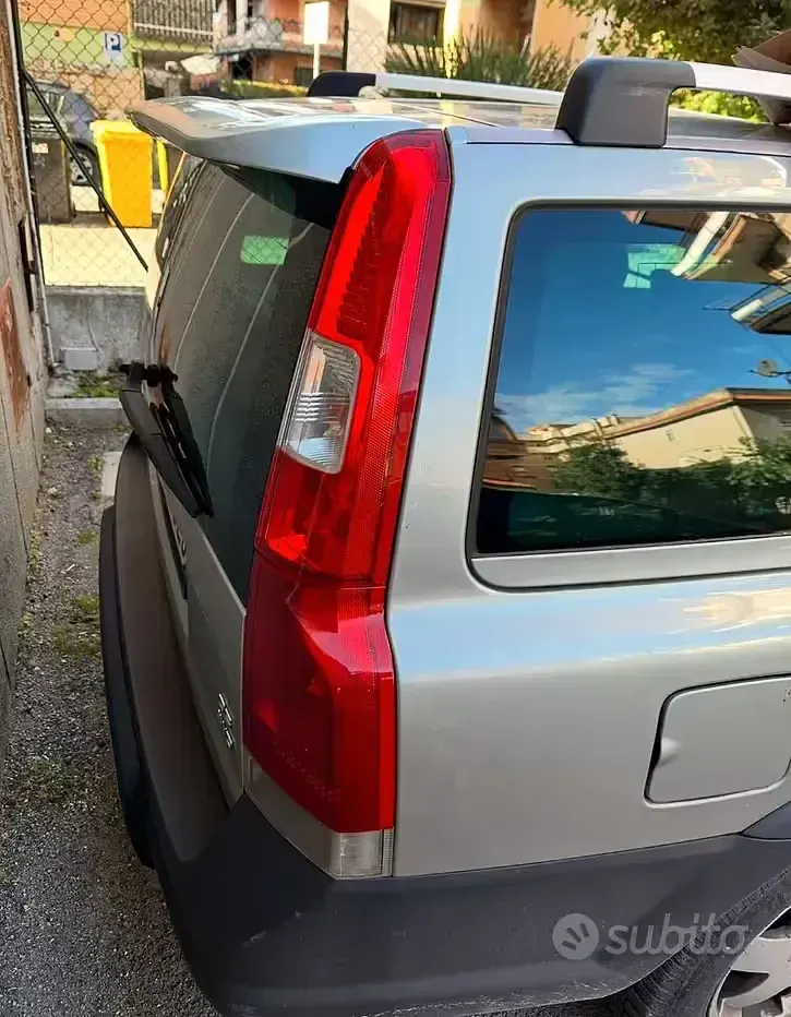 Usata Volvo XC70 163 CV (119 kW) 2004 Beige Station wagon