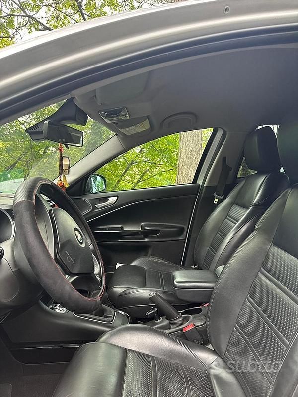 Usata Alfa Romeo Giulietta 105 CV (77 kW) 2011 Grigio Berlina