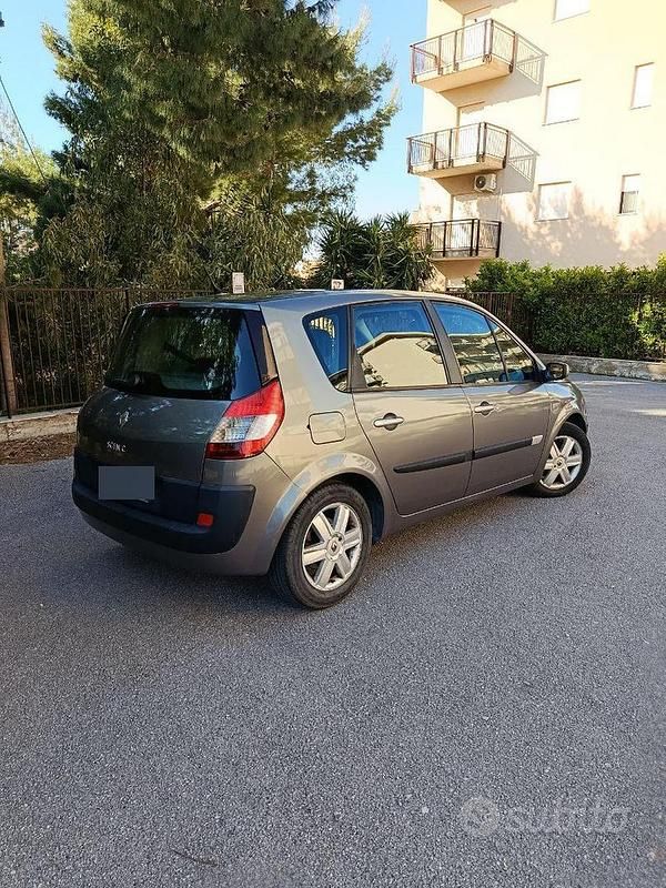 Usata Renault Scénic II 130 CV (95 kW) 2005 Monovolume
