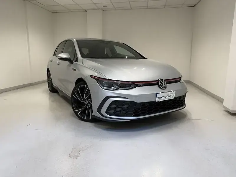 Usata VW Golf VIII GTI 245 CV (180 kW) 2022 Argento Utilitaria
