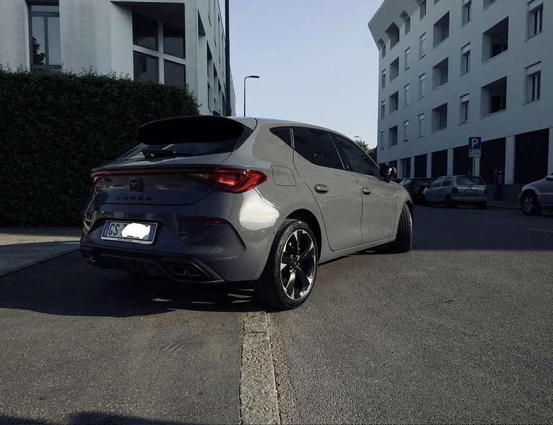 Usata Cupra Leon 150 CV (110 kW) 2024 Grigio Berlina