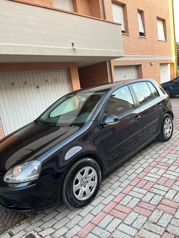 Usata VW Golf V 105 CV (77 kW) 2004 Nero Utilitaria