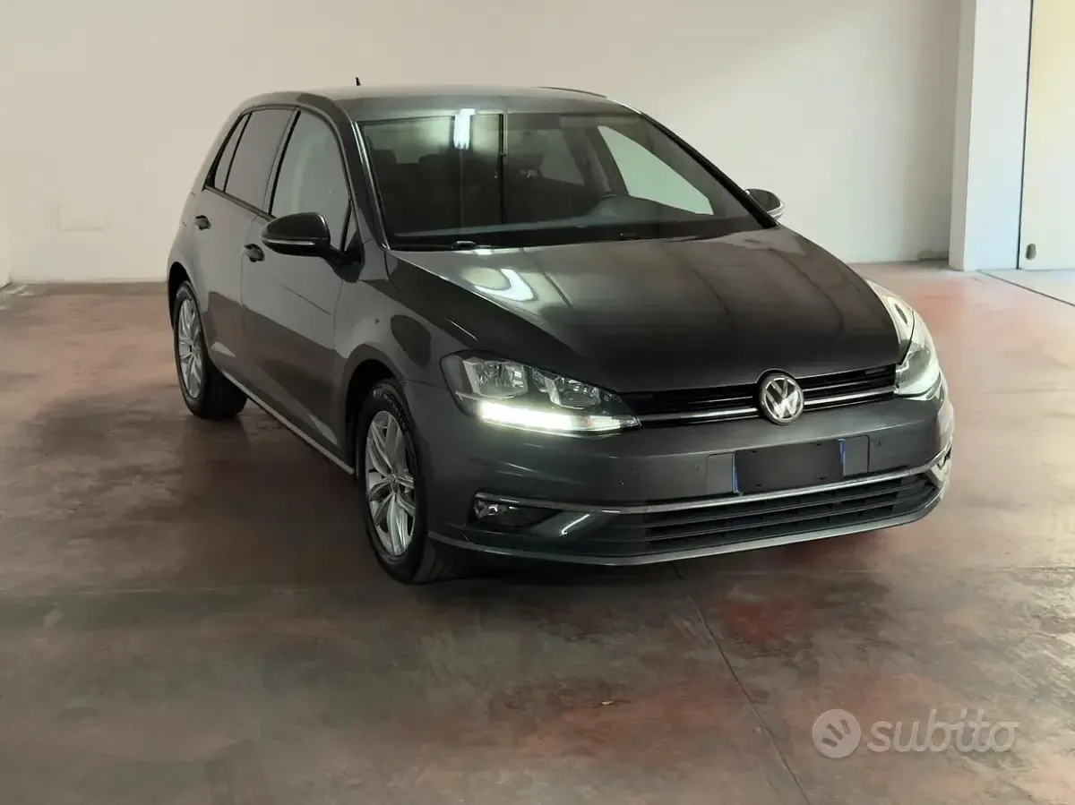 Usata VW Golf VII Sport 116 CV (85 kW) 2018 Grigio Berlina