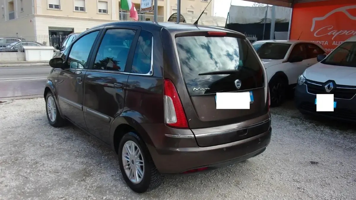 Usata Lancia Musa Gold 95 CV (69 kW) 2012 Grigio Monovolume