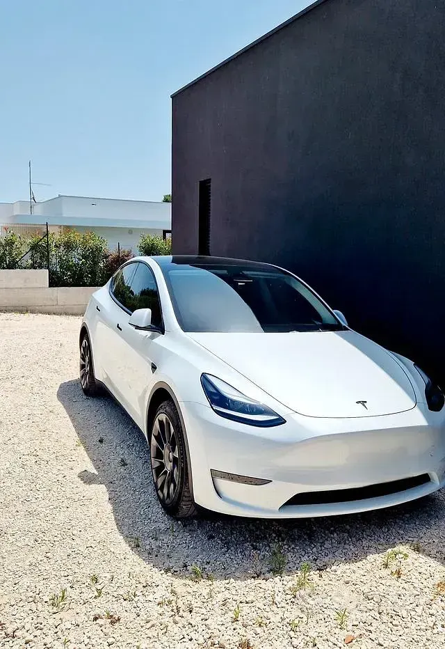 Usata Tesla Model Y Long Range AWD 189 kW (258 CV) 2023 Bianco SUV