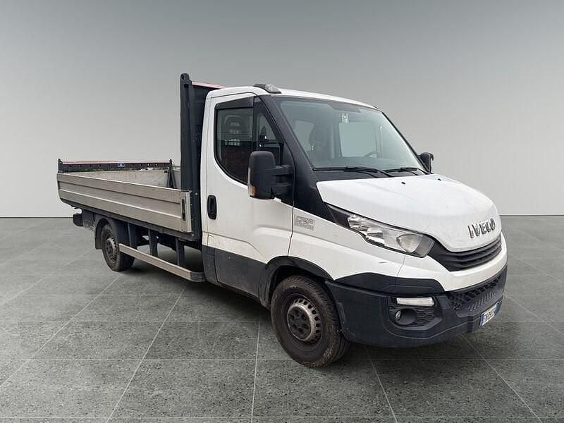 Bianco Usata 2018 Iveco Daily | 21.350 € (Cara) - Immagine 1/2