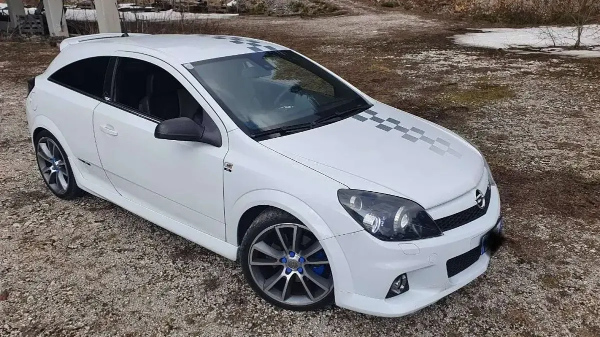 Usata Opel Astra OPC 241 CV (177 kW) 2009 Bianco Berlina