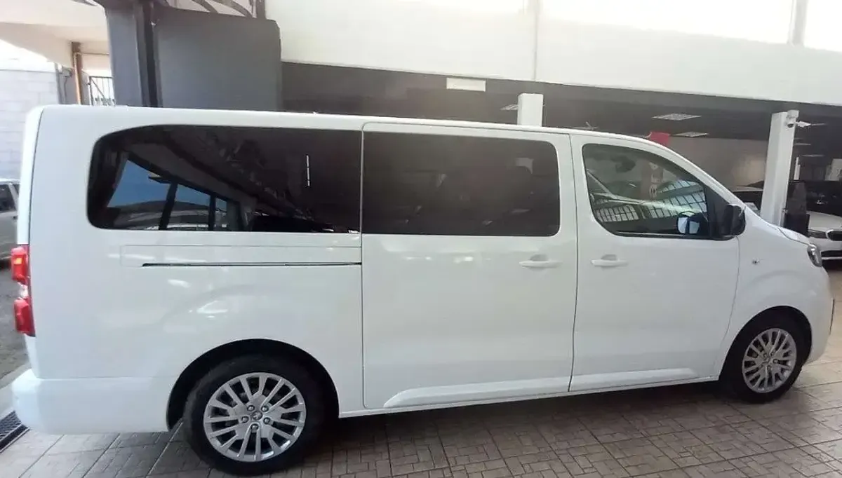 Usata Peugeot Traveller Business-Line 120 CV (88 kW) 2021 Bianco Monovolume