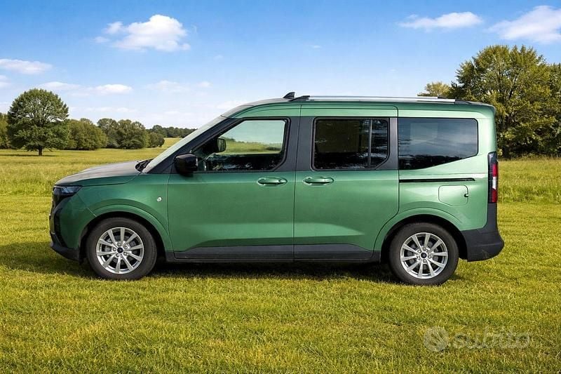 Begagnad Ford Tourneo Titanium 125 HK (91 kW) 2025 Grön Kombi
