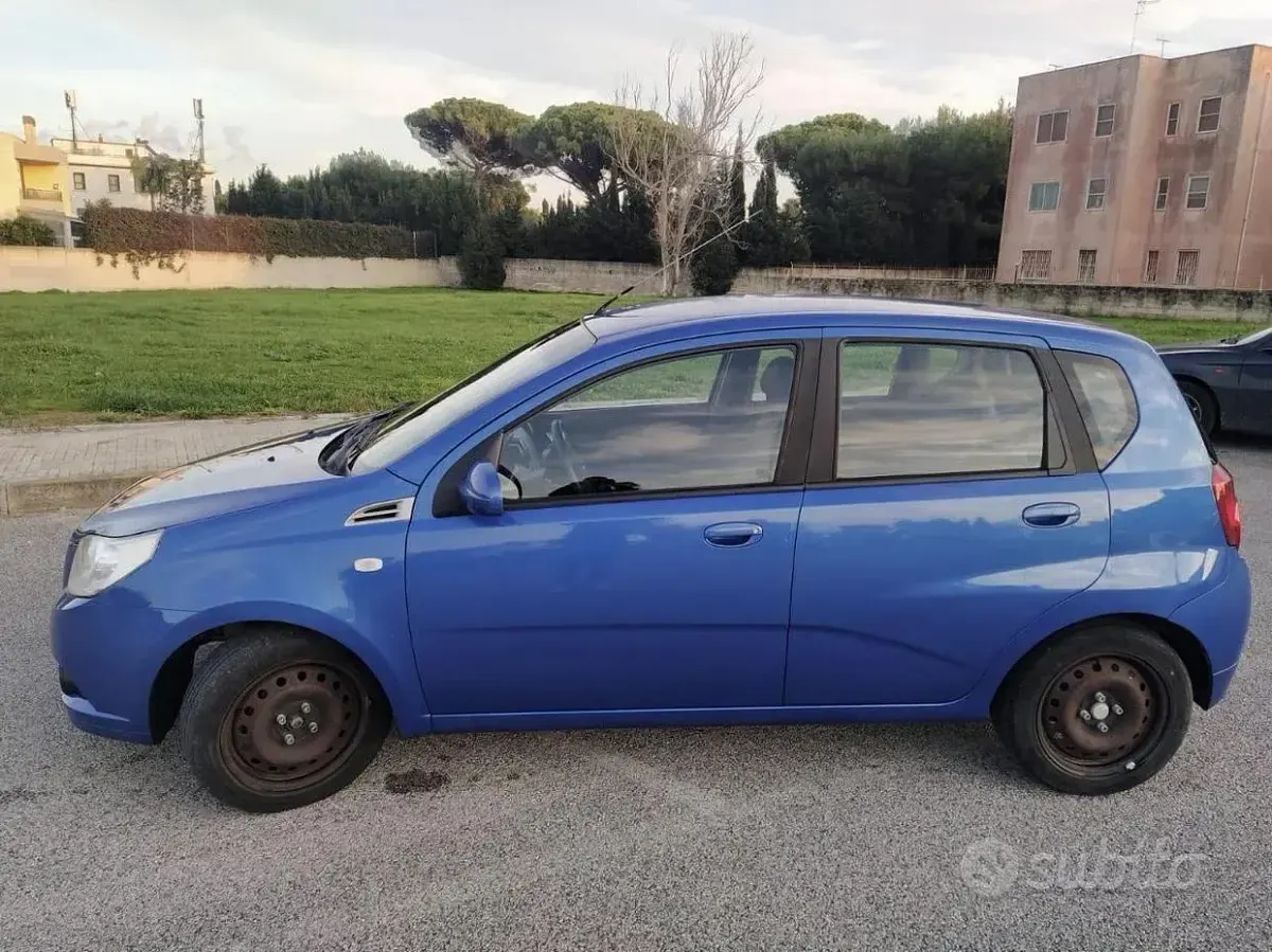 Usata Chevrolet Aveo 84 CV (61 kW) 2009 Bluazzurro Berlina