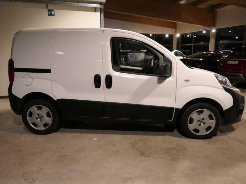 Usata Fiat Fiorino 95 CV (69 kW) 2022 Bianco pastello Monovolume