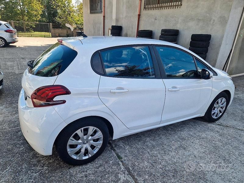 Usata Peugeot 208 82 CV (60 kW) 2016 Utilitaria