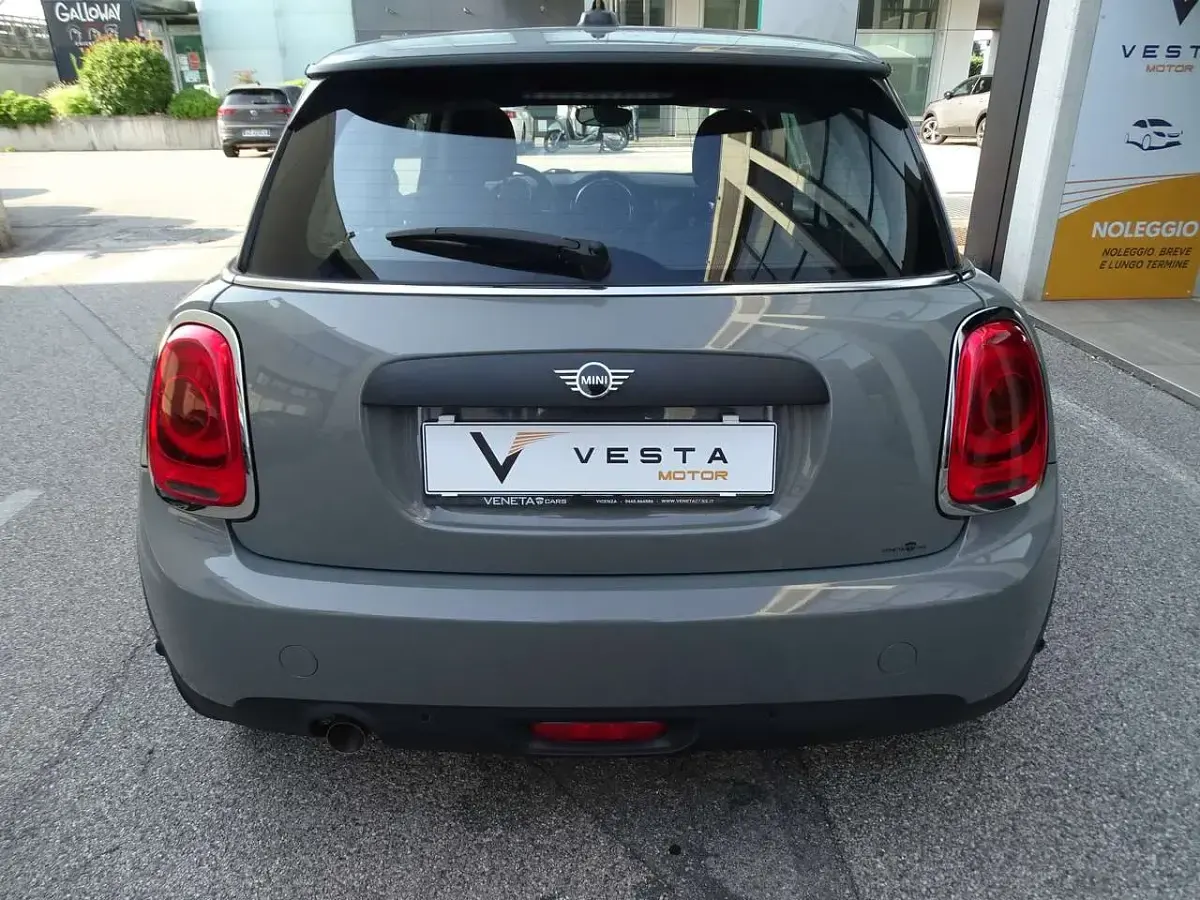 Usata Mini ONE 75 CV (55 kW) 2019 Grigio Utilitaria
