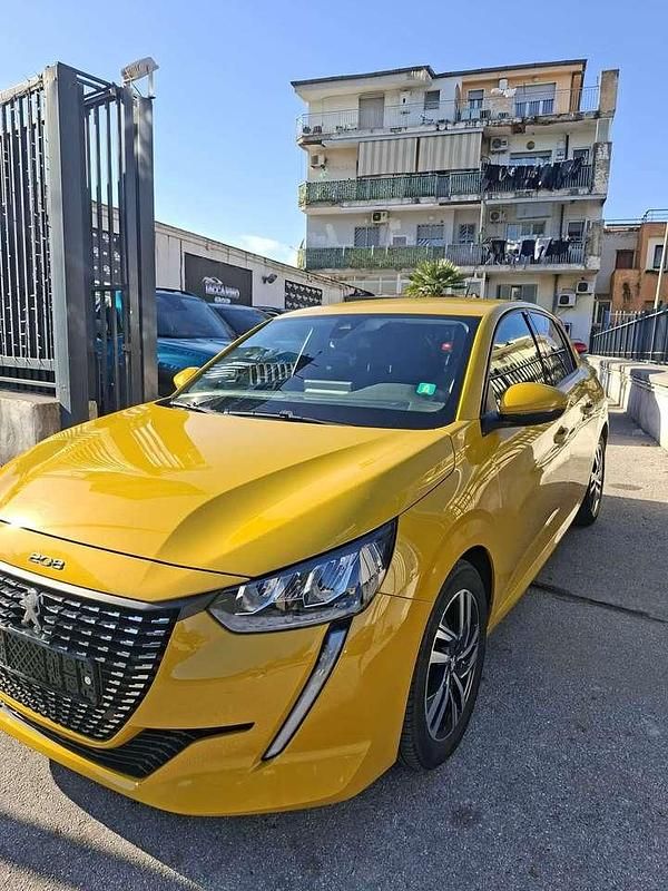 Usata Peugeot 208 Allure 101 CV (74 kW) 2021 Oro Utilitaria