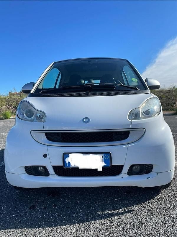 Bianco Usata 2011 Smart ForTwo Coupé Pulse Coupé | 4000 € (Buon prezzo) - Immagine 1/4