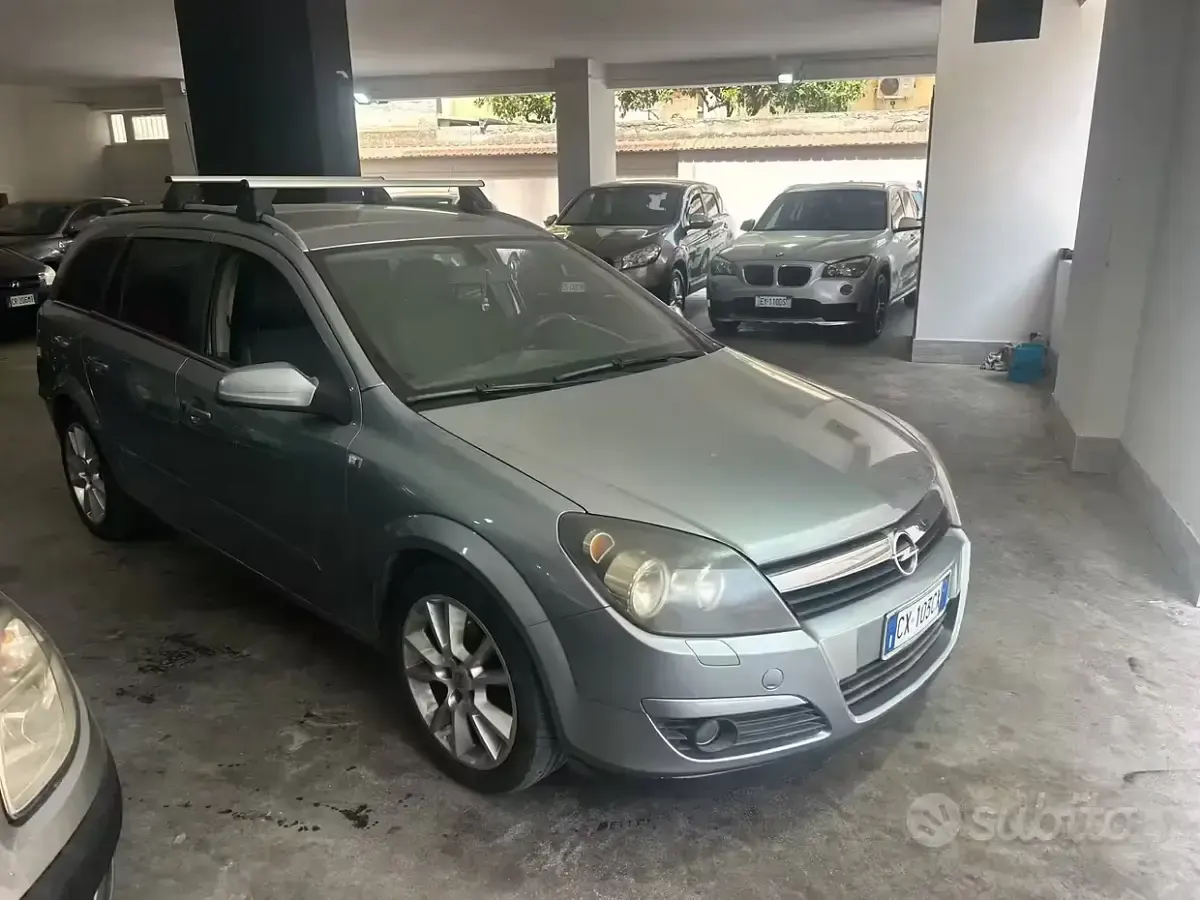 Usata Opel Astra Cosmo 120 CV (88 kW) 2005 Grigio Station wagon
