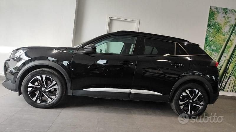 Usata Peugeot e-2008 Allure 100 kW (136 CV) 2021 Nero SUV