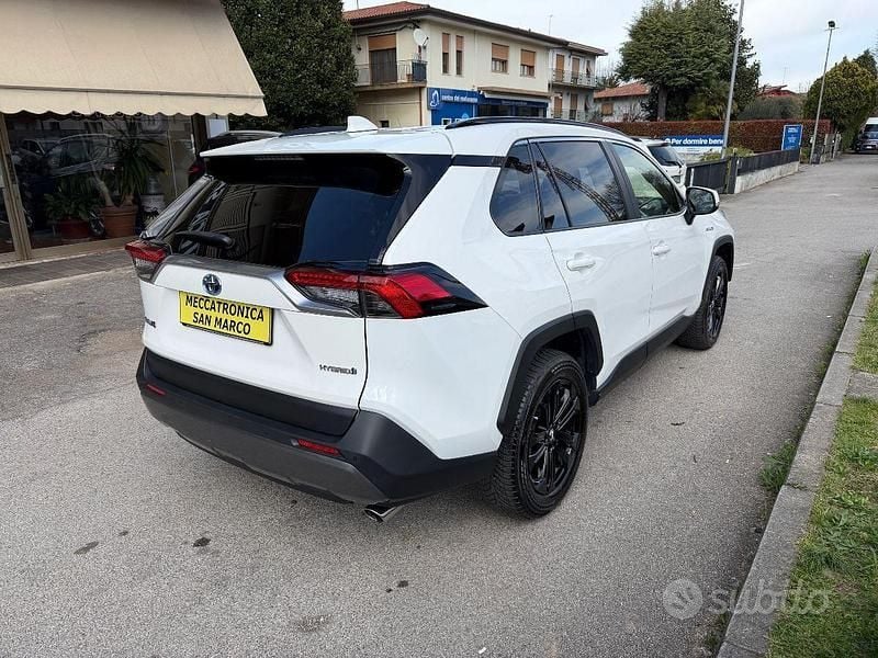 Usata Toyota RAV4 Hybrid 178 CV (130 kW) 2021 Bianco SUV