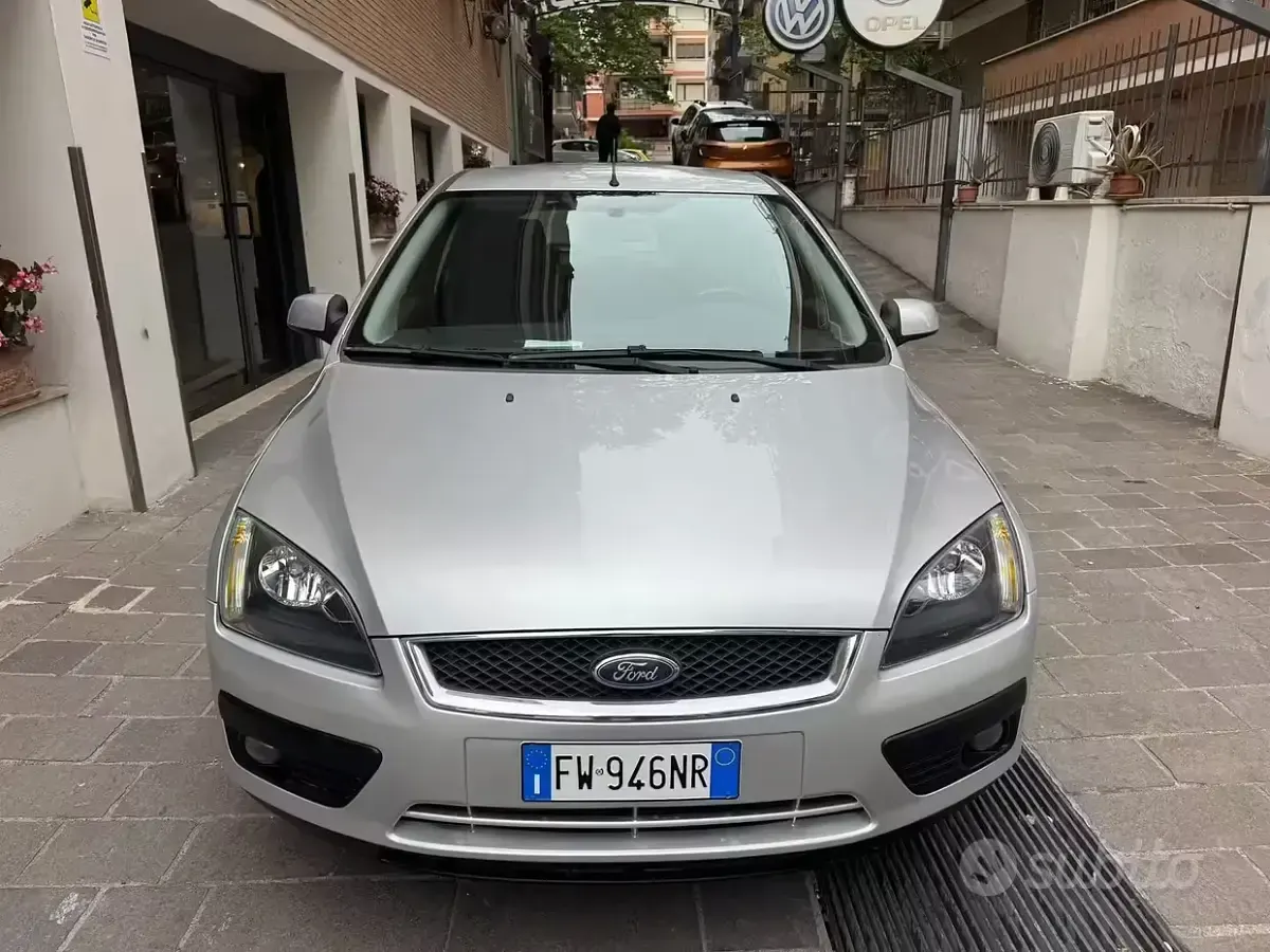 Usata Ford Focus 90 CV (66 kW) 2006 Grigio Berlina