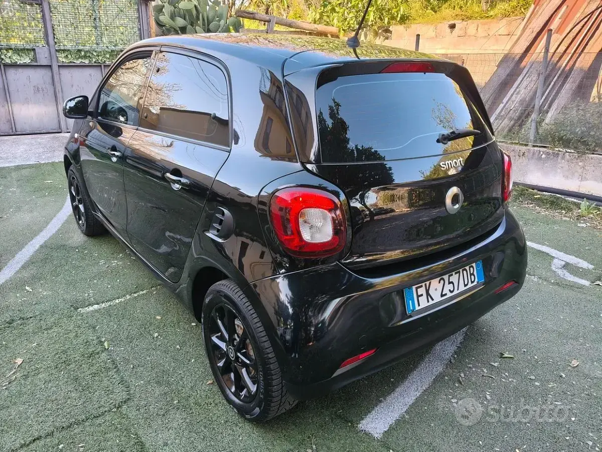 Usata Smart ForFour 71 CV (52 kW) 2017 Nero Utilitaria