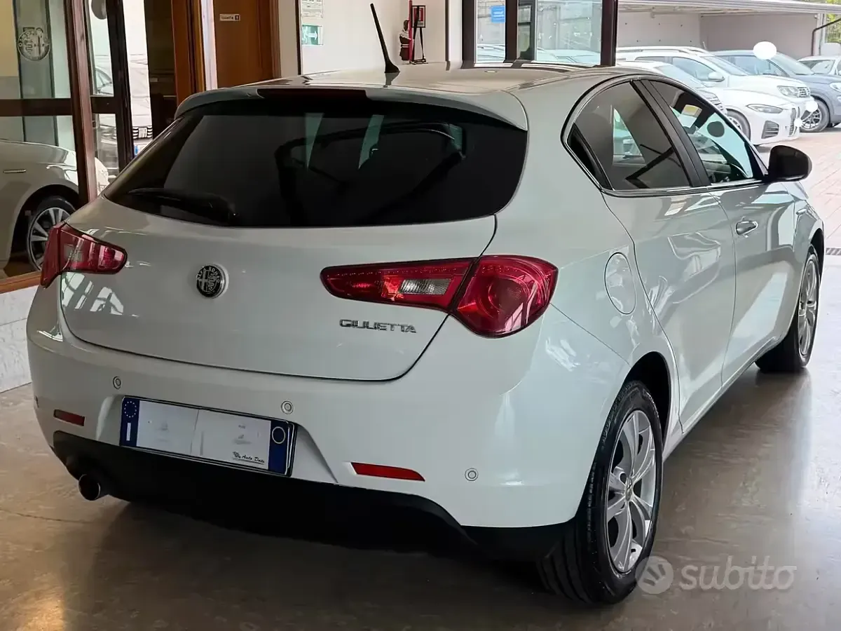 Gebraucht Alfa Romeo Giulietta Distinctive 105 PS (77 kW) 2013 Weiß Kleinwagen