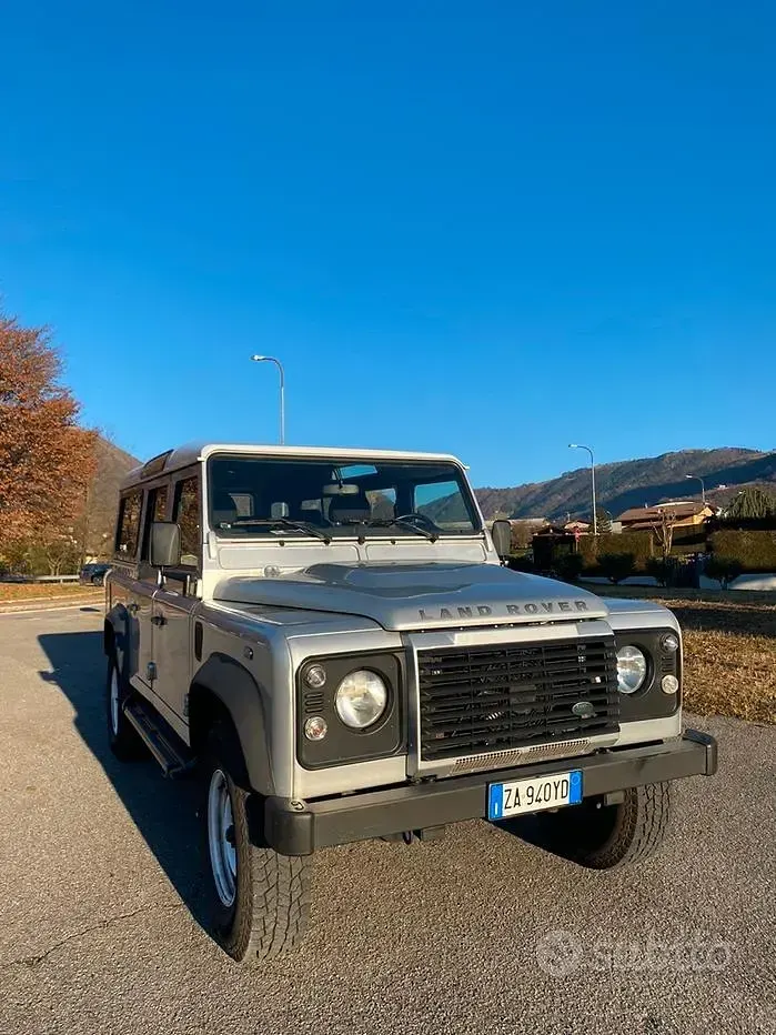 Usata Land Rover Defender 68 CV (50 kW) 2013 Grigio Berlina