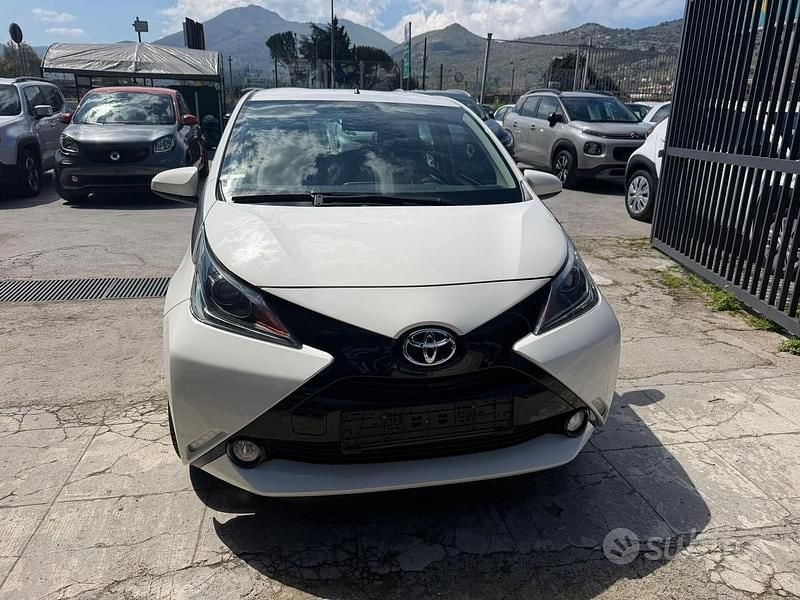 Usata Toyota Aygo X-clusiv 69 CV (50 kW) 2017 Bianco Utilitaria