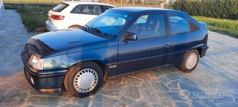 Usata Opel Kadett 150 CV (110 kW) 1990 Blu Berlina