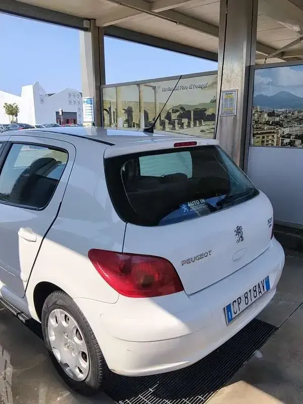 Usata Peugeot 307 S 68 CV (50 kW) 2004 Bianco Berlina