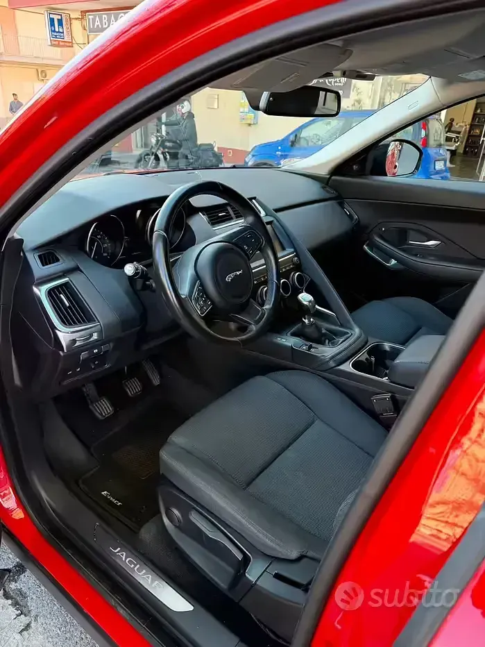 Usata Jaguar E-Pace 150 CV (110 kW) 2023 Rosso SUV