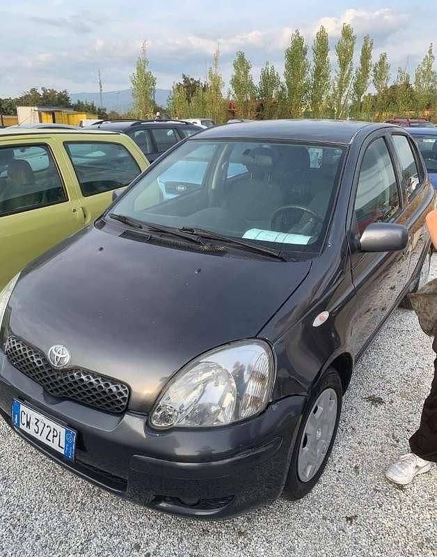 Blu/azzurro Usata 2005 Toyota Yaris Due volumi | 1999 € (Ottimo prezzo) - Immagine 1/4