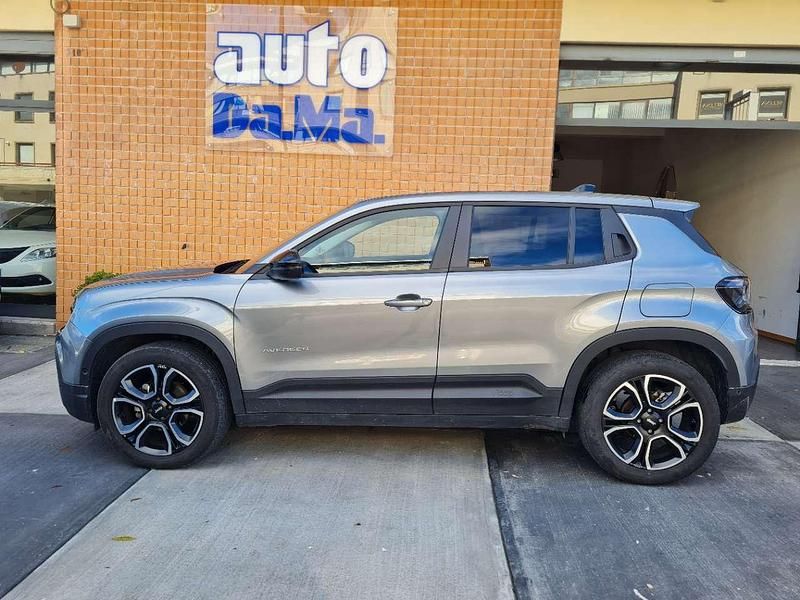 Usado Jeep Avenger Summit 101 CV (74 kW) 2025 Gris SUV