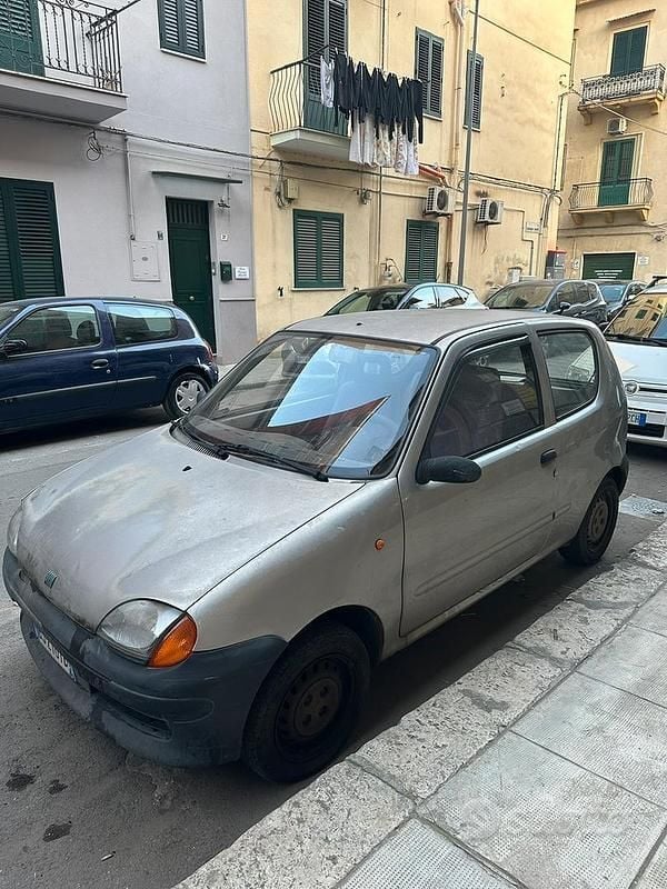Usata Fiat 600 54 CV (39 kW) 1999 Grigio Berlina