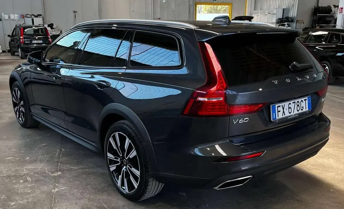 Usata Volvo V60 CC Business Edition 190 CV (139 kW) 2019 Nero Station wagon