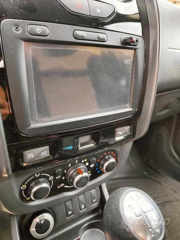 Usata Dacia Duster Lauréate 110 CV (80 kW) 2017 Nero Berlina