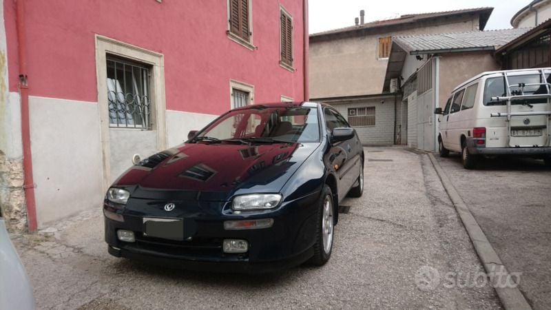 Usata Mazda 323 144 CV (105 kW) 1997 Blu Berlina