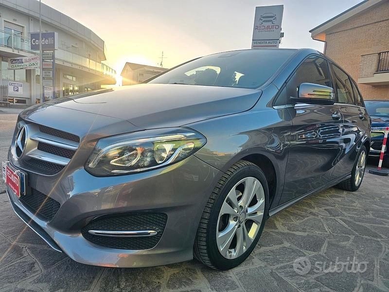 Usata Mercedes B180 Premium 108 CV (79 kW) 2016 Grigio Monovolume