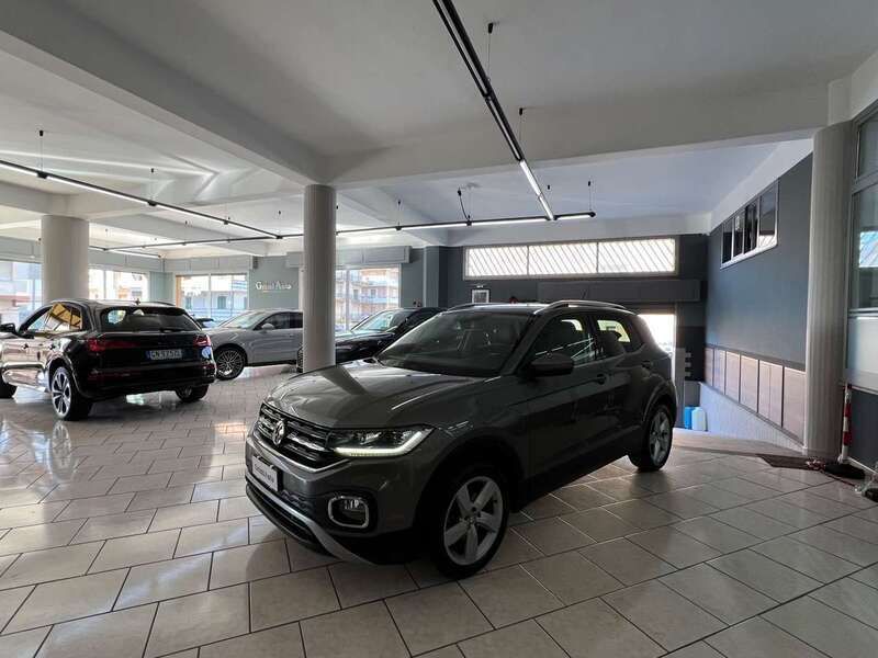 Grigio Usata 2019 VW T-Cross Advance SUV | 18.900 € (Cara) - Immagine 1/4