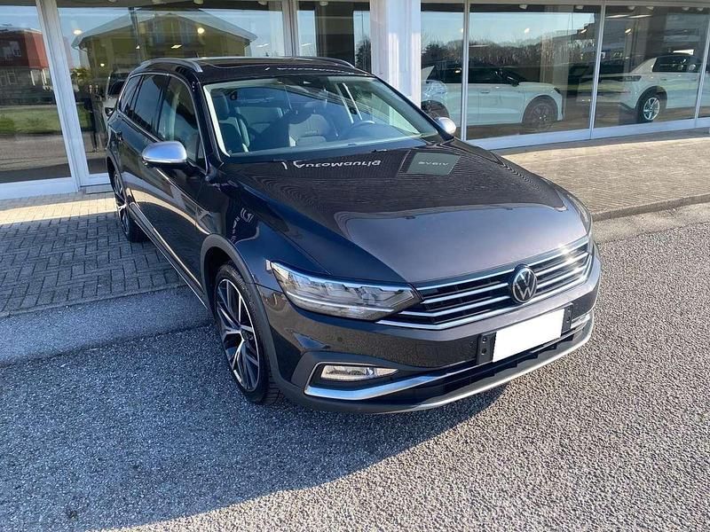 Usata VW Passat Alltrack 200 CV (147 kW) 2023 Grigio Station wagon
