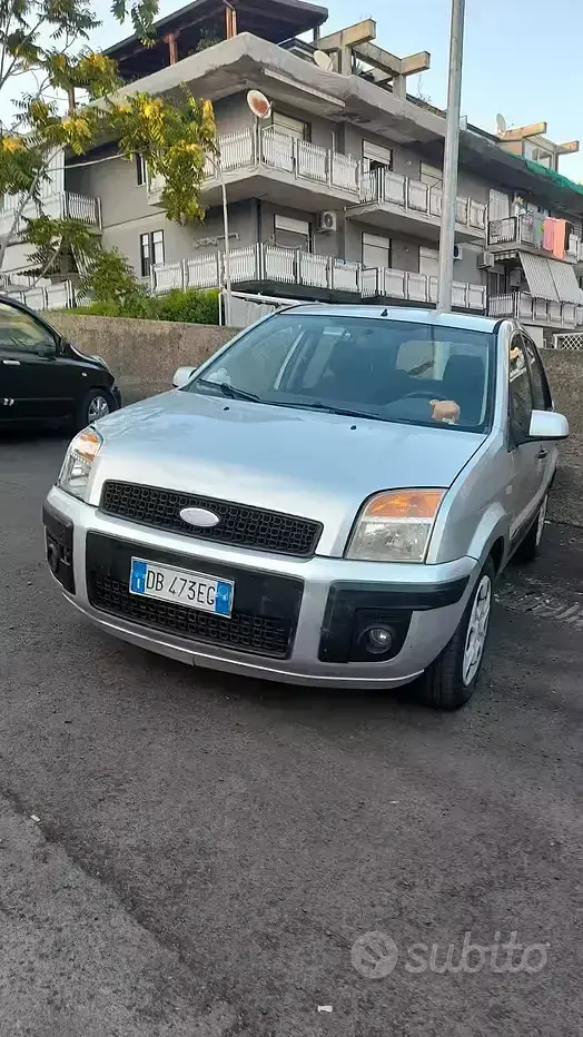 Usata Ford Fusion 68 CV (50 kW) 2006 Grigio Utilitaria