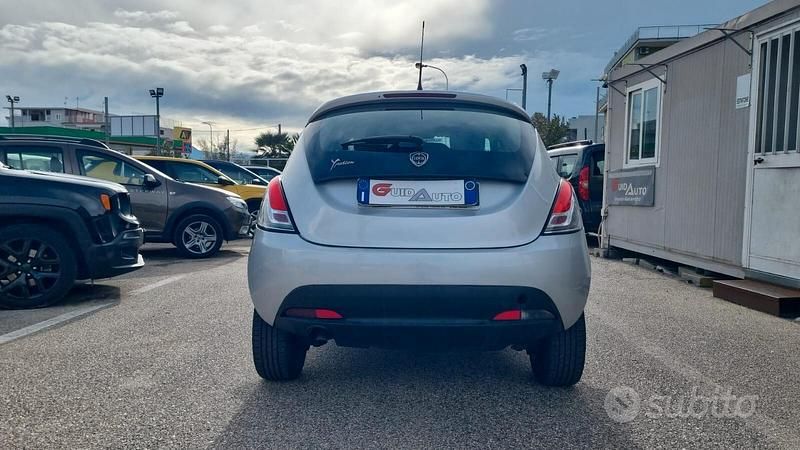 Usata Lancia Ypsilon Gold 85 CV (62 kW) 2013 Grigio Utilitaria