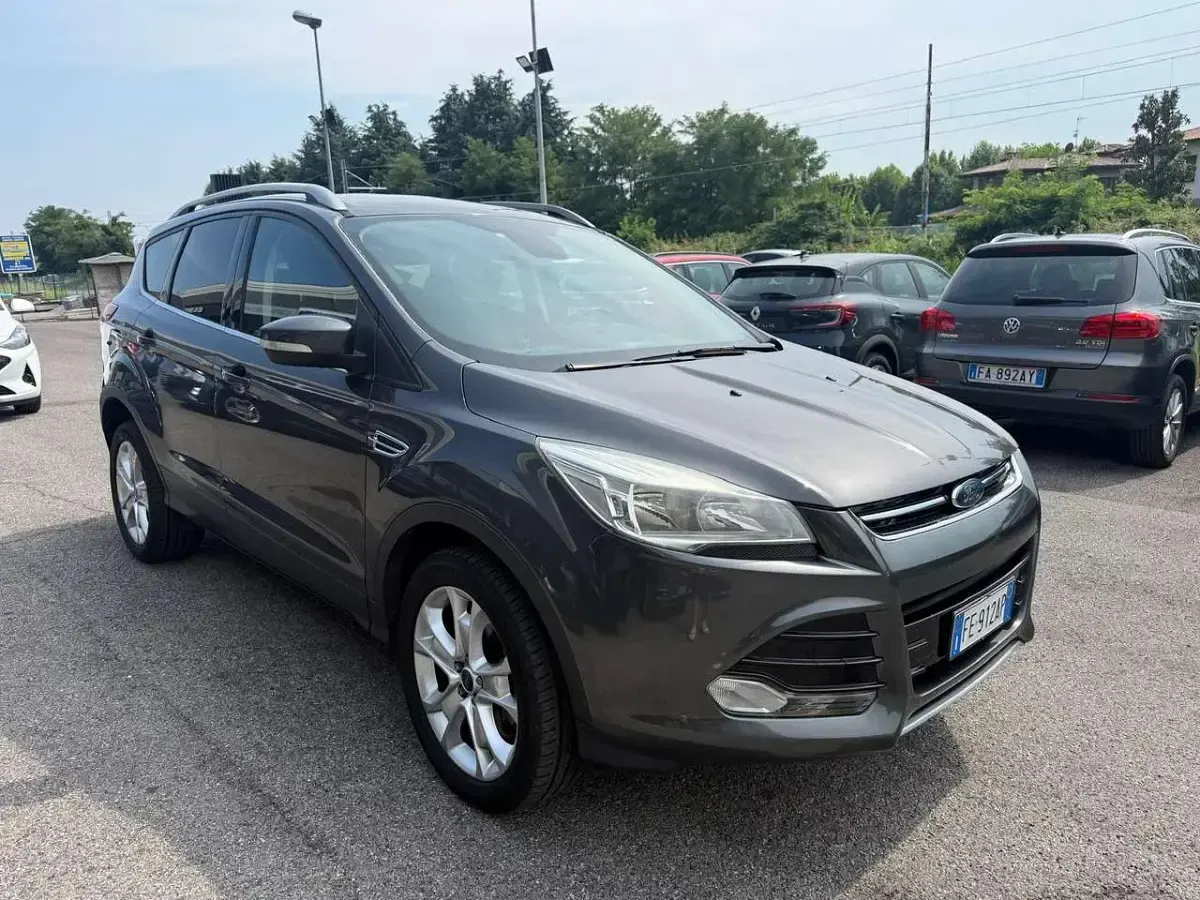 Usata Ford Kuga Titanium 120 CV (88 kW) 2016 Grigio SUV