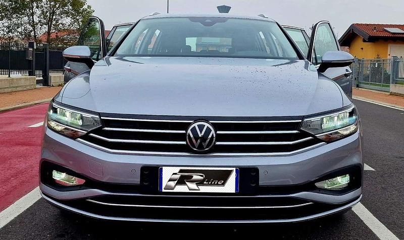 Usata VW Passat Business 122 CV (89 kW) 2021 Berlina