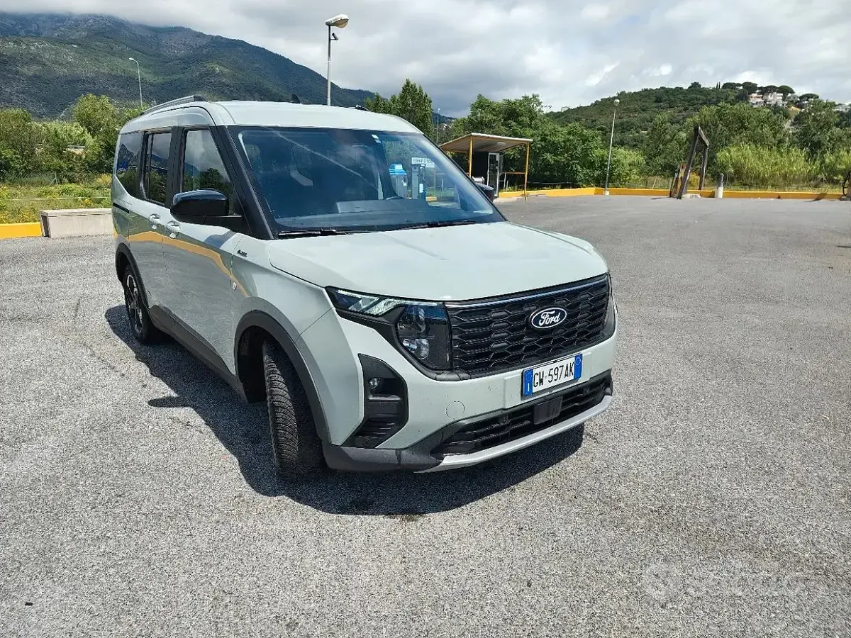 Usata Ford Courier Titanium 125 CV (91 kW) 2025 Grigio Monovolume