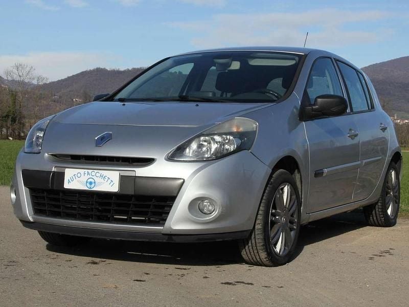 Usata Renault Clio II Dynamique 75 CV (55 kW) 2011 Argento Berlina