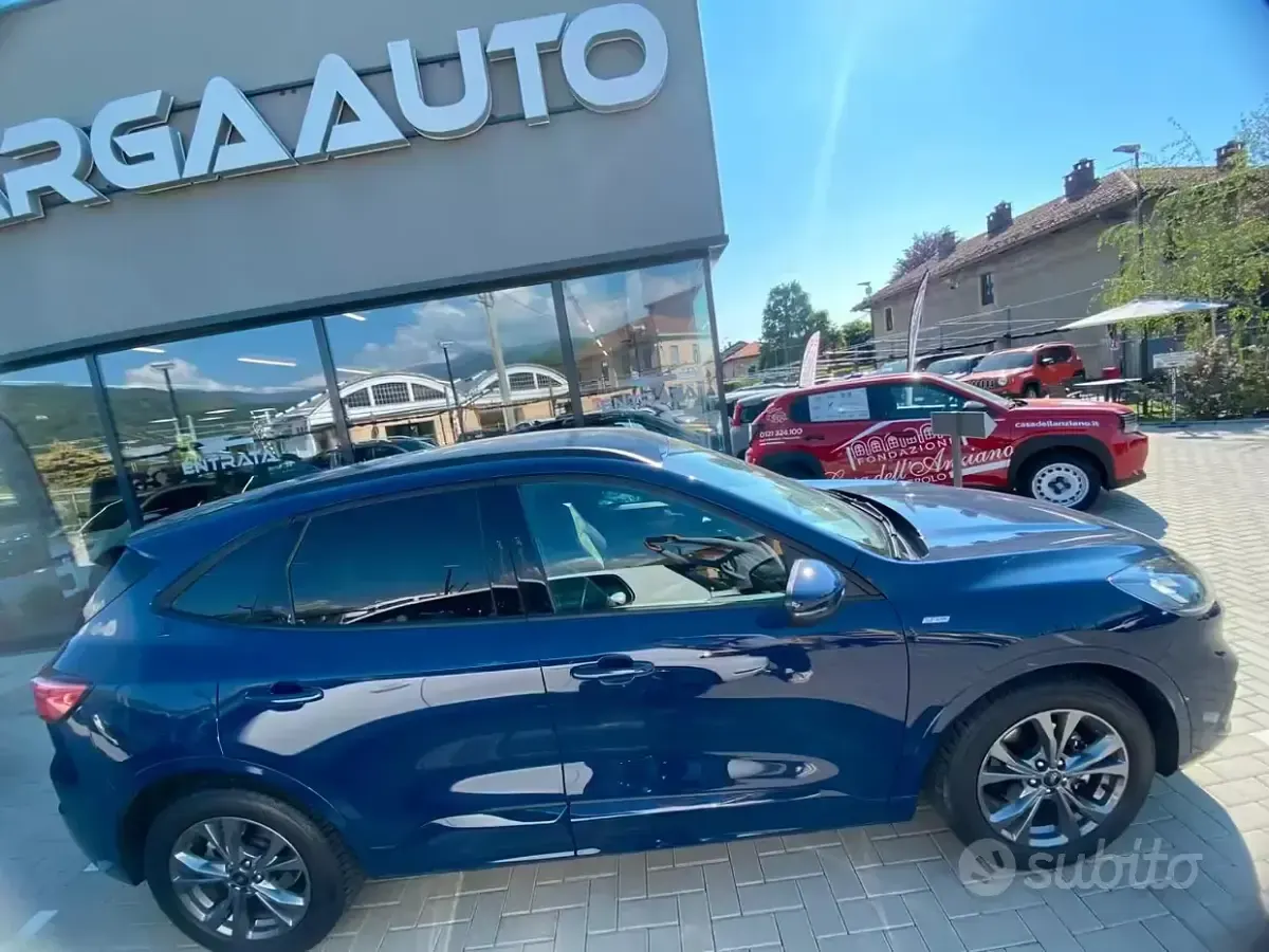 Usata Ford Kuga ST-Line 152 CV (111 kW) 2022 Blu SUV