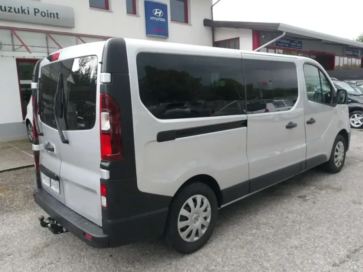 Usata Renault Trafic 125 CV (91 kW) 2018 Argento Monovolume